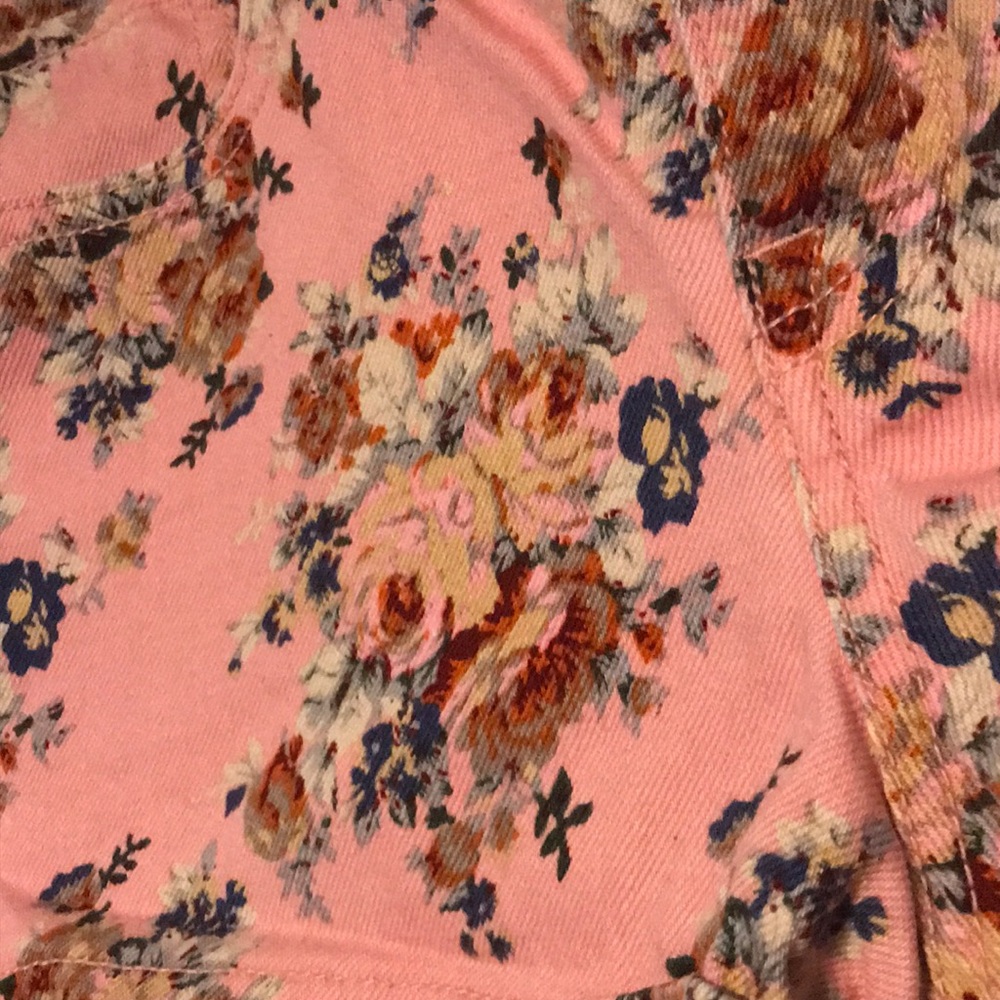 Shorts - Picture 2 of 3